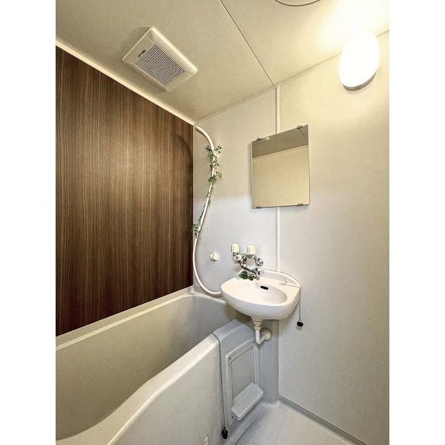 バス・シャワールーム　洗面付きバスルーム