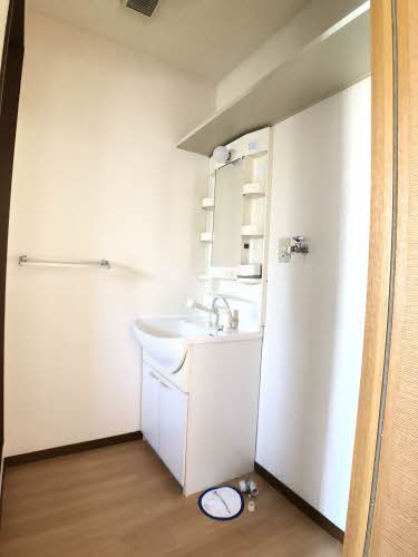 洗面設備　脱衣スペースもあります