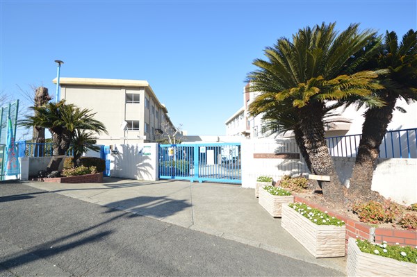 小学校　神戸市立塩屋北小学校（小学校）まで779m