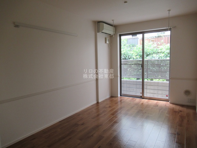 居室・リビング　人気の南向きなので暖かな日差しが入りますね♪