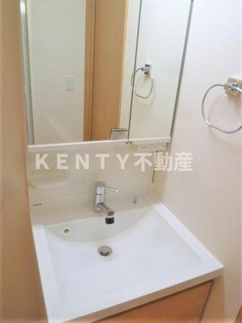 洗面設備　使いやすい洗面所です