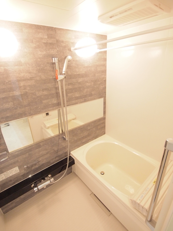 バス・シャワールーム　追焚・浴室乾燥機付のバスルーム