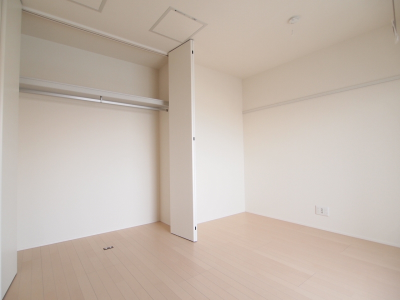 収納　高さがあり大きく開くクローゼット