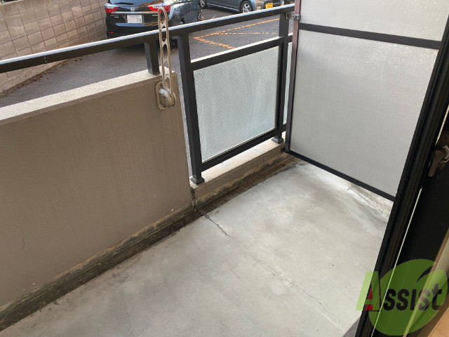 バルコニー　バルコニーは幅があり、広い印象を受けました。