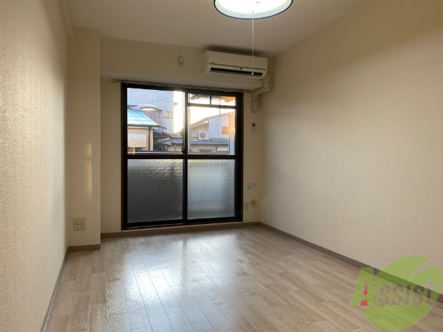 居室・リビング　陽当たり良く、十分に広さのあるお部屋となっております