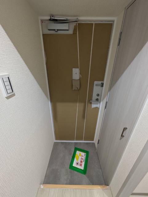玄関　同タイプ参考写真（配色形状等異なる場合があります）