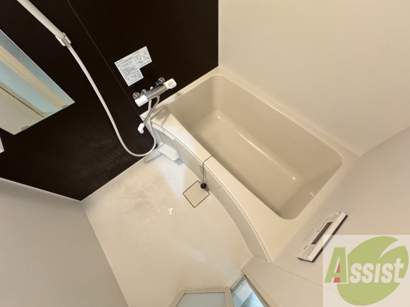 バス・シャワールーム　お風呂になります。一日の疲れを癒してくださいね。