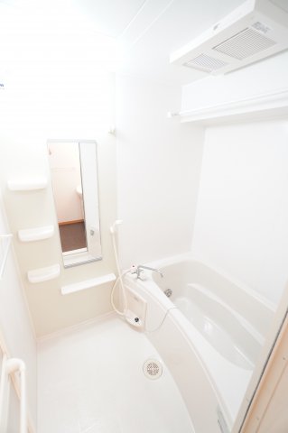 バス・シャワールーム　※同物件・反転タイプの写真です。
