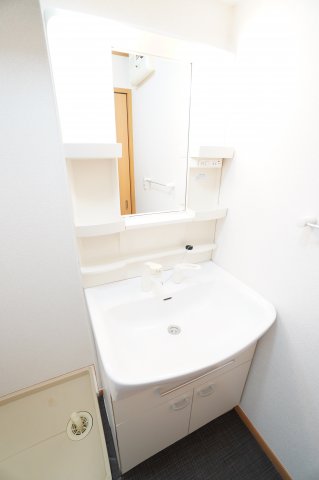 洗面設備　※同物件・反転タイプの写真です。