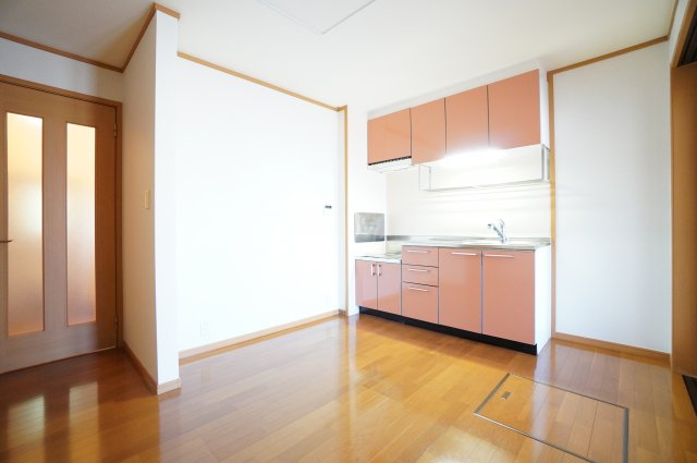 居室・リビング　※同物件・反転タイプの写真です。