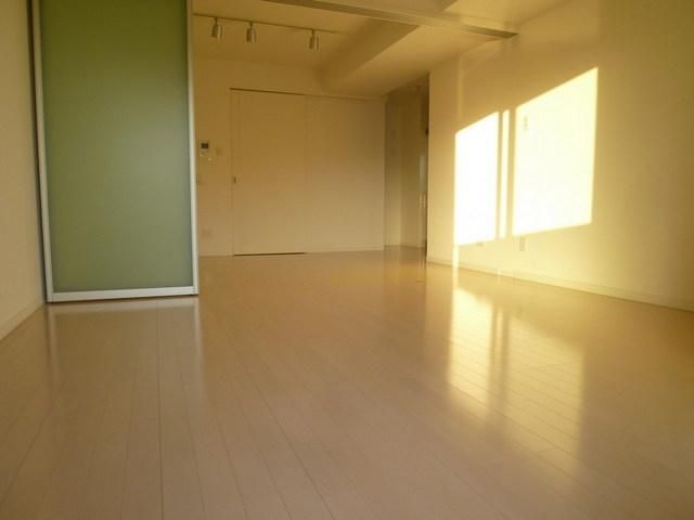 居室・リビング　★ＬＤＫと洋室で15.9帖の広さ★