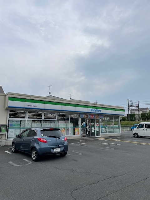 コンビニ　ファミリーマート（コンビニ）まで279m