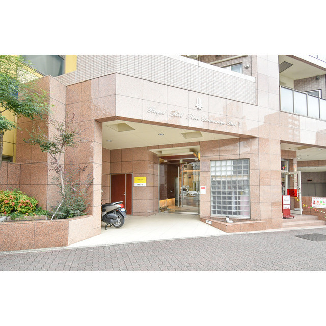 エントランス　落ち着いたエントランスです