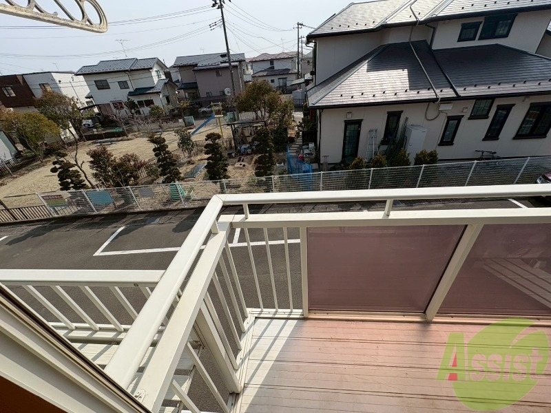 バルコニー　バルコニーに物干しがあるので洗濯物が干せます。