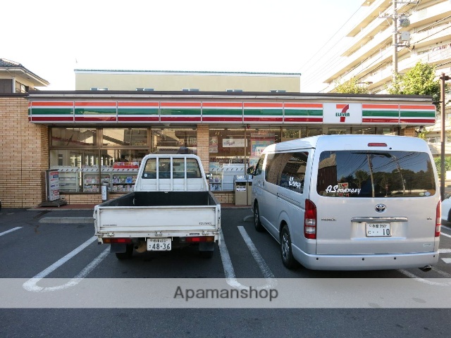 コンビニ　セブンイレブン（コンビニ）まで371m