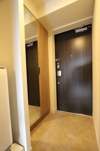 玄関　同物件別号室の写真です。