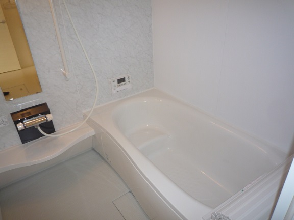 バス・シャワールーム　落ち着いた空間のお風呂です