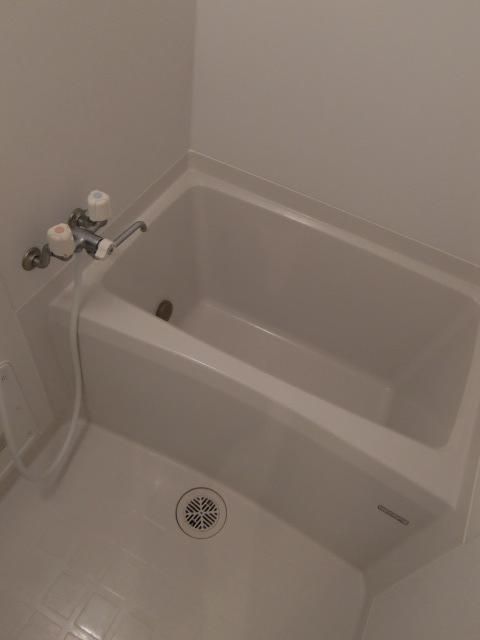 バス・シャワールーム　追い焚き機能と浴室乾燥機つきです。