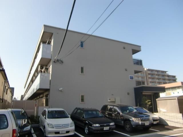 建物外観　オートロックも完備ですよ。