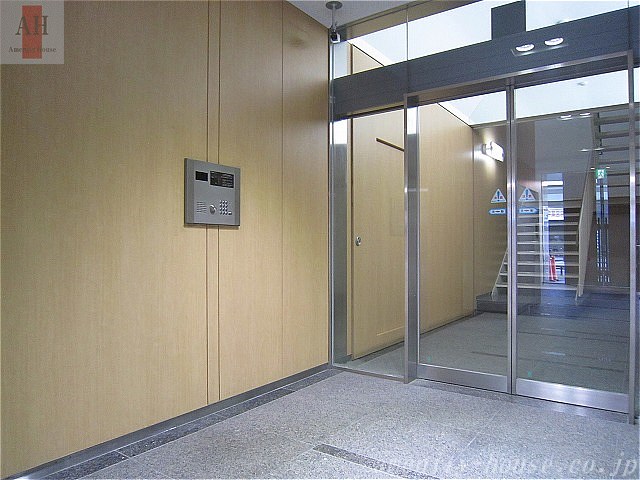 エントランス　●エントランスはオートロック対応で安心です！