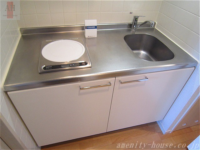 キッチン　●キッチンはお料理しやすいIHクッキングヒーター付き！