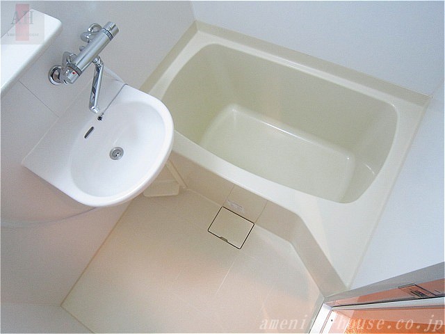 バス・シャワールーム　●もちろんバス・トイレはセパレート！