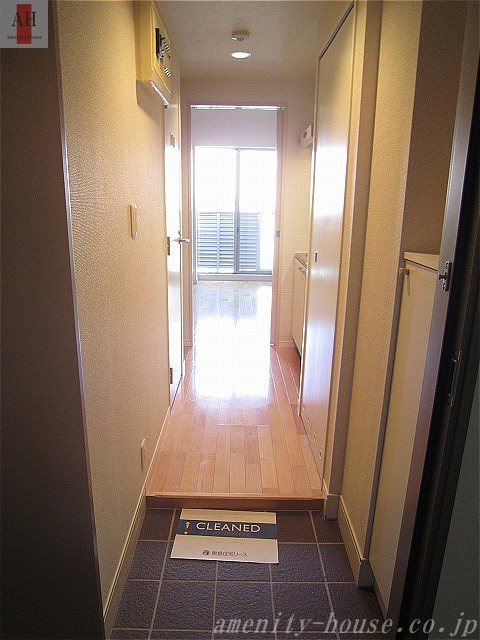 玄関　●ゆったり広めの玄関スペース！