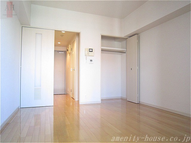 居室・リビング　●フローリング仕様の居室は6.4帖！