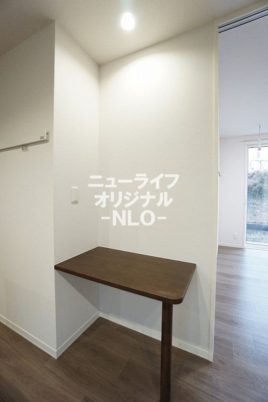 その他設備　リビングに造作されたワークデスク☆