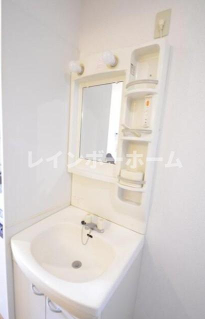 洗面設備　コンパクトで使いやすい洗面所