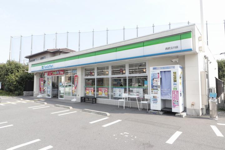 コンビニ　ファミリーマート（コンビニ）まで142m