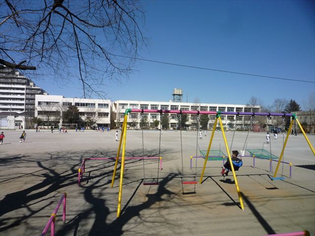 小学校　駒西小学校（小学校）まで500m