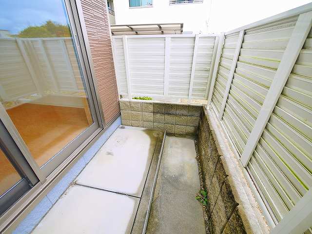 バルコニー　陽当たり良好なバルコニーです