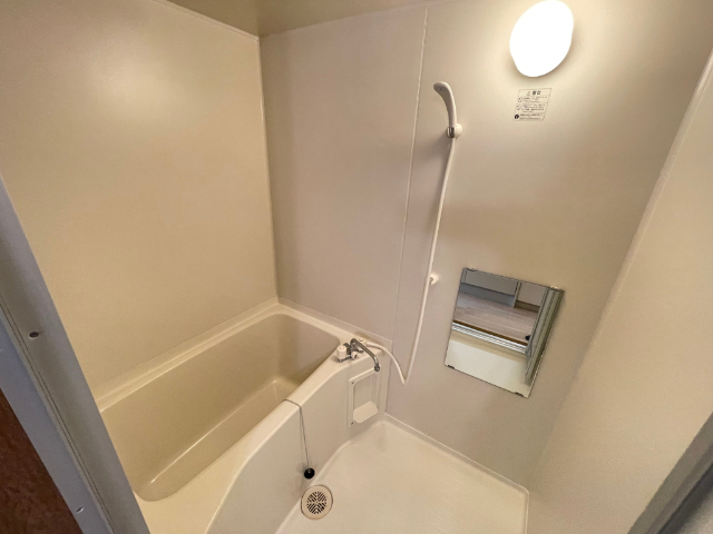 バス・シャワールーム　ユニットタイプのお風呂。