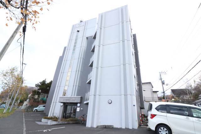 建物外観　５階建て♪