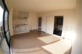 居室・リビング　写真は反転のお部屋です