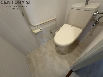 トイレ　温水洗浄便座付きのトイレです♪