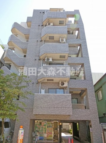 建物外観　大森町駅からの商店街沿いで1本道の立地がポイント！1998年