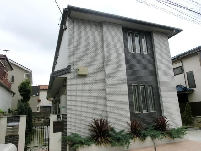 建物外観　★狛江駅徒歩８分で買い物や通勤に便利です★