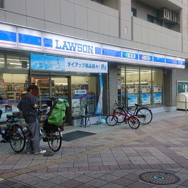 コンビニ　ローソンモノレール摂津駅前店（コンビニ）まで207m