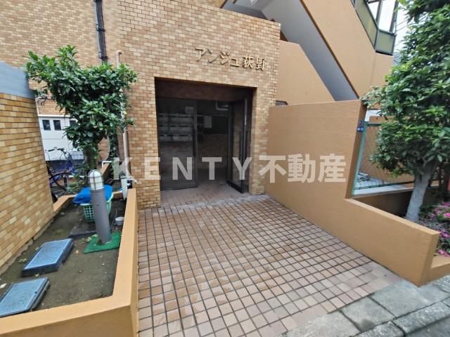 エントランス　落ち着いたエントランスです