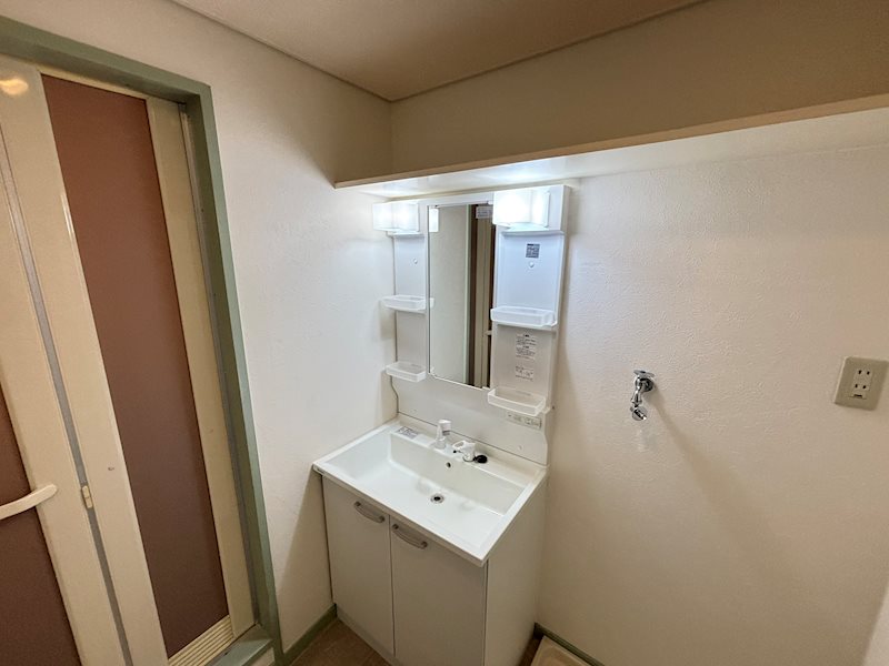 洗面設備　写真は402号室です。