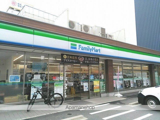 コンビニ　ファミリーマート（コンビニ）まで15m
