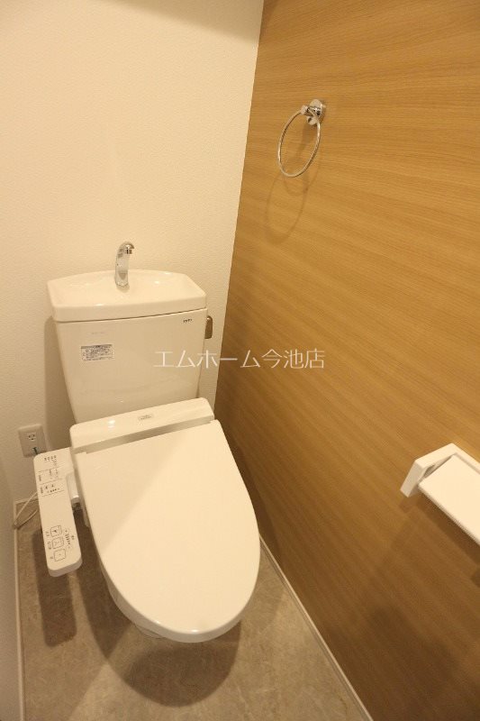 トイレ　温水洗浄暖房便座付トイレ