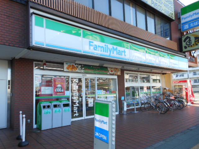 コンビニ　ファミリーマート（コンビニ）まで180m