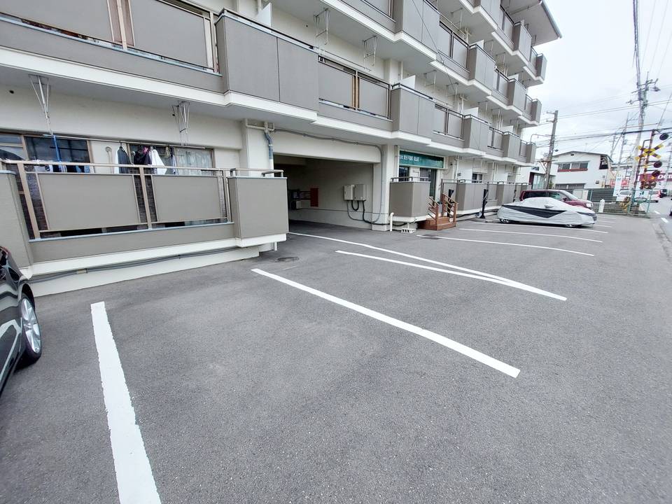 駐車場　駐車場