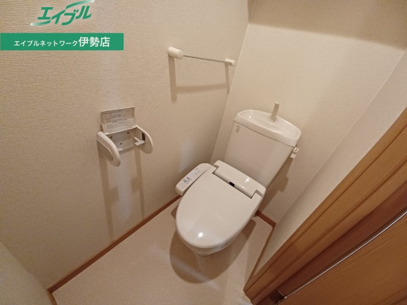 トイレ　同物件別部屋の写真
