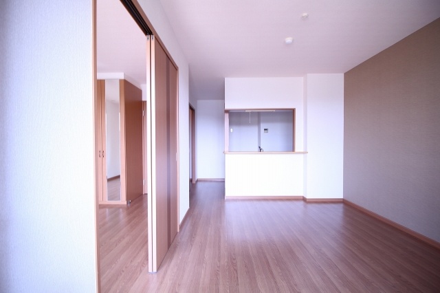 居室・リビング　同施工会社同型タイプの別のお部屋です