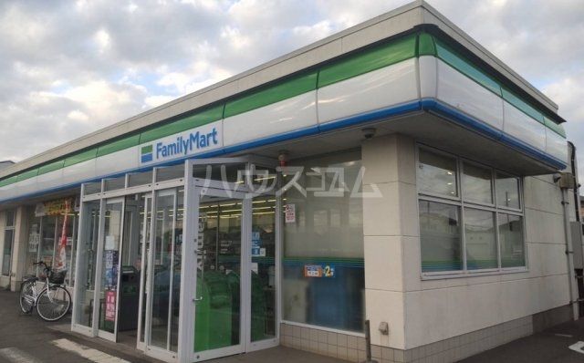 コンビニ　ファミリーマート（コンビニ）まで1928m