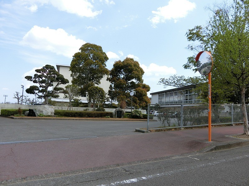 中学校　藤枝市立青島北中学校（中学校）まで1616m